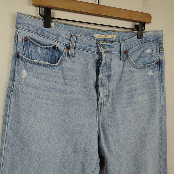 Levi's Wedgie Straightlev Jeans Womens 32 Light Wash Distressed Button Fly‎ - Picture 2 of 12